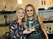 PATRICIA_WANCELOTTI_E_MYRNA_PORCARO_EM_CONFERENCIA_COM_RITA_BONTEMPO_PELO_CELULAR